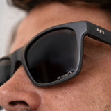 Óculos de Sol HB Unafraid  Edição Limitada Nilo Peçanha Matte Graphite Nilo Gray - TAM 55 mm